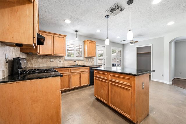 5922 James Place, Houston, TX 77085