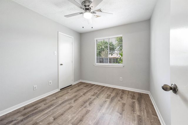 5922 James Place, Houston, TX 77085