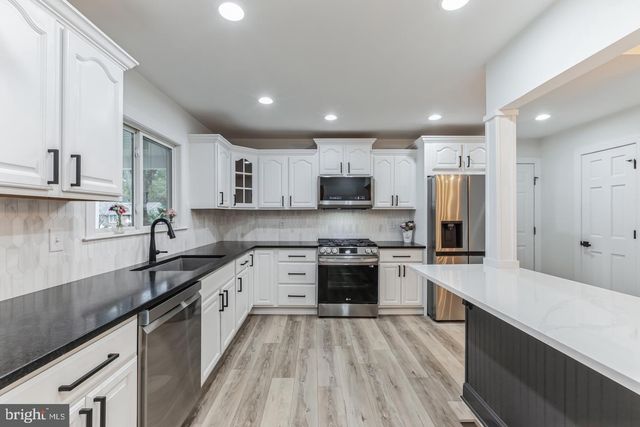 205 BARCLAY LN, Cherry Hill, NJ 08034