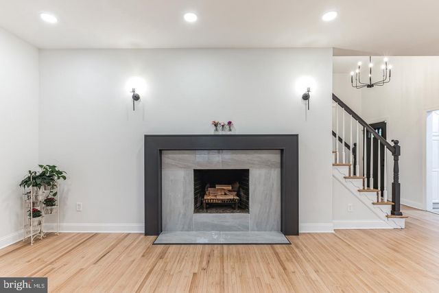 205 BARCLAY LN, Cherry Hill, NJ 08034