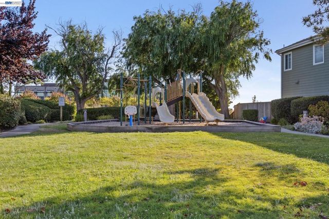 35 Britt Ct, Alameda, CA 94502