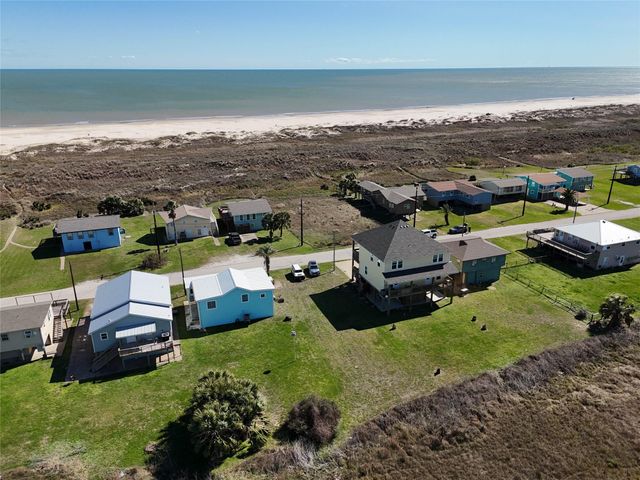 521 Beachfront Drive, Matagorda, TX 77457