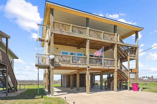 521 Beachfront Drive, Matagorda, TX 77457