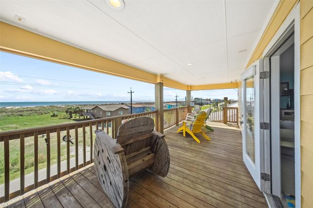 521 Beachfront Drive, Matagorda, TX 77457