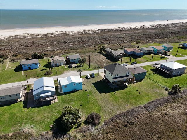 521 Beachfront Drive, Matagorda, TX 77457