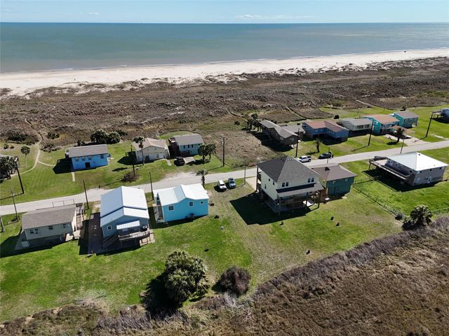 521 Beachfront Drive, Matagorda, TX 77457