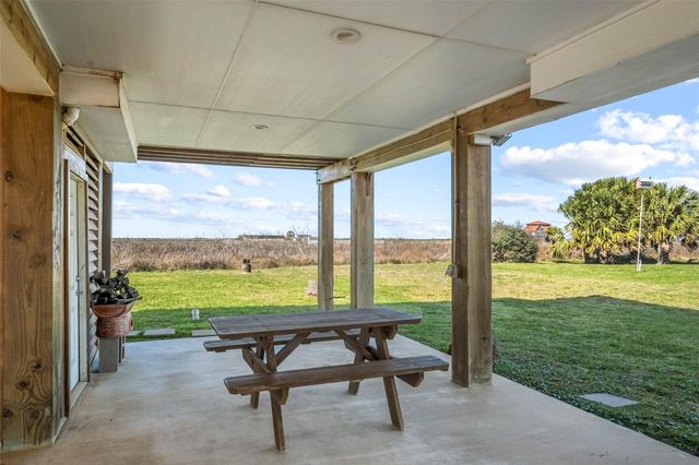 521 Beachfront Drive, Matagorda, TX 77457