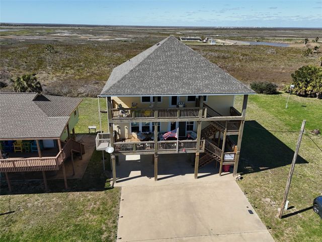 521 Beachfront Drive, Matagorda, TX 77457