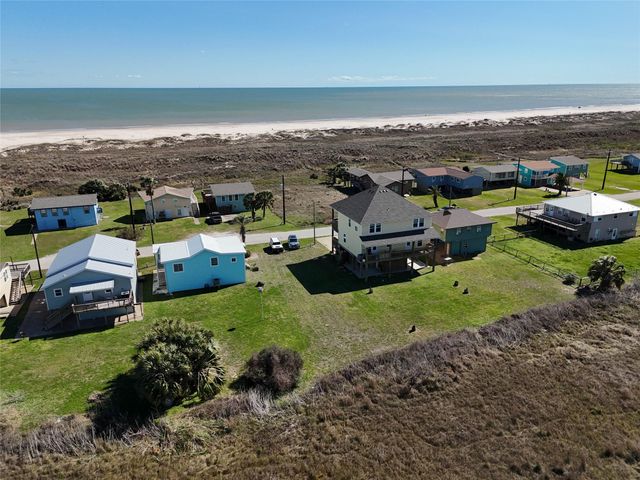 521 Beachfront Drive, Matagorda, TX 77457