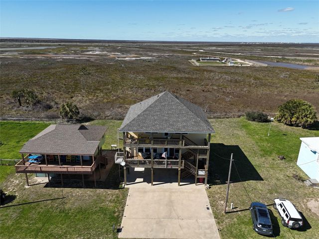 521 Beachfront Drive, Matagorda, TX 77457