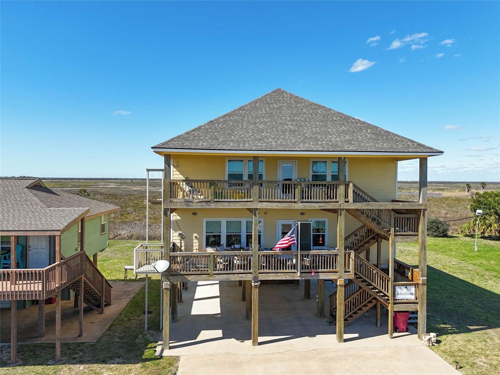 521 Beachfront Drive, Matagorda, TX 77457