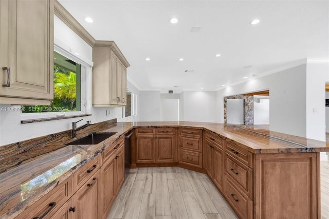 10110 SW 66th St, Miami, FL 33173