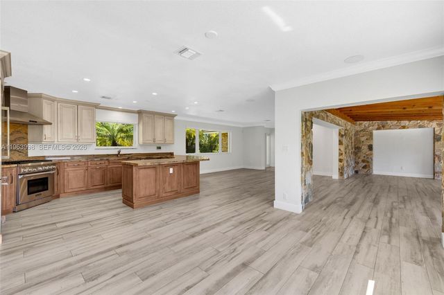 10110 SW 66th St, Miami, FL 33173