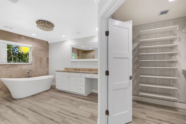 10110 SW 66th St, Miami, FL 33173