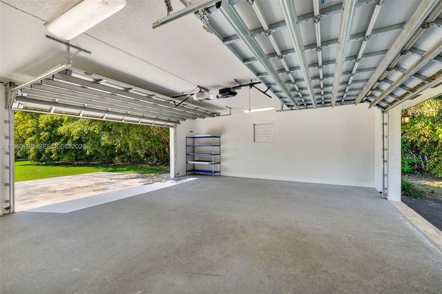 10110 SW 66th St, Miami, FL 33173