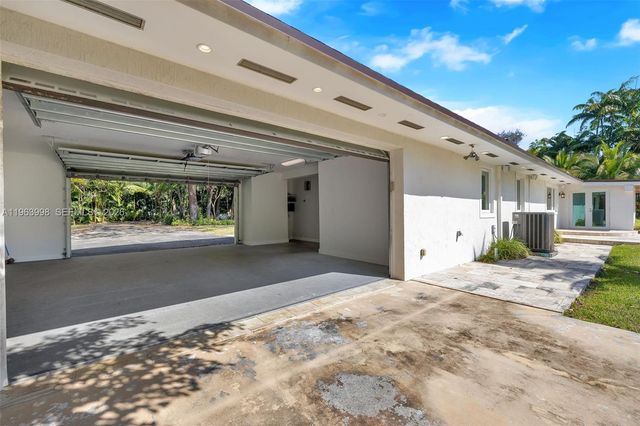 10110 SW 66th St, Miami, FL 33173