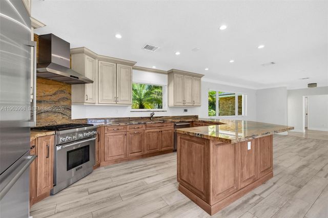 10110 SW 66th St, Miami, FL 33173