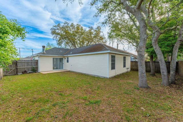 402 Apple Drive, Crestview, FL 32536