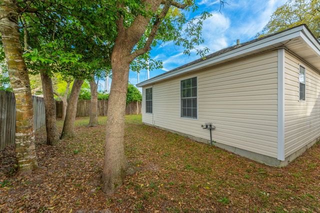 402 Apple Drive, Crestview, FL 32536