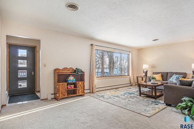 2208 E Allen Dr Drive, Sioux Falls, SD 57103