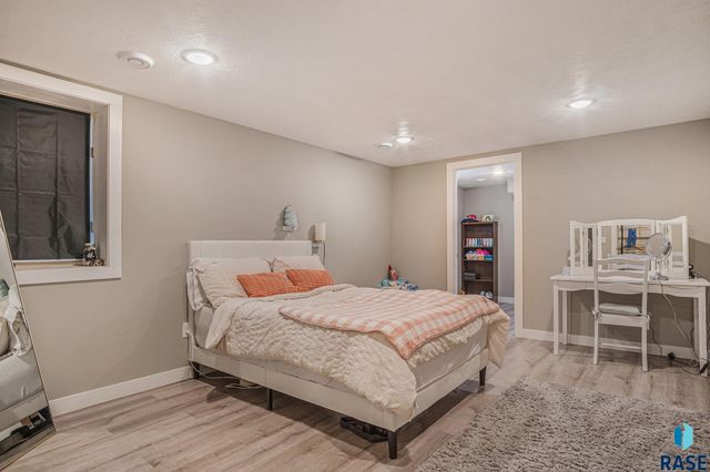 2208 E Allen Dr Drive, Sioux Falls, SD 57103