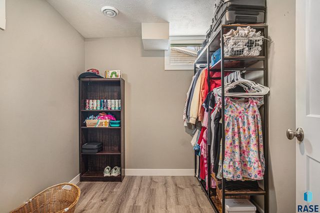 2208 E Allen Dr Drive, Sioux Falls, SD 57103