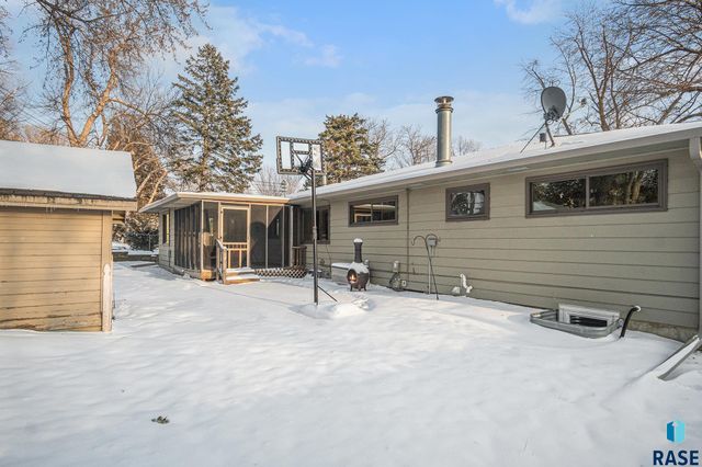 2208 E Allen Dr Drive, Sioux Falls, SD 57103