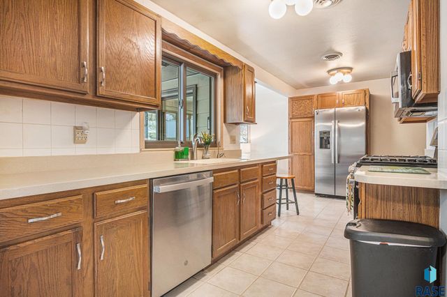 2208 E Allen Dr Drive, Sioux Falls, SD 57103