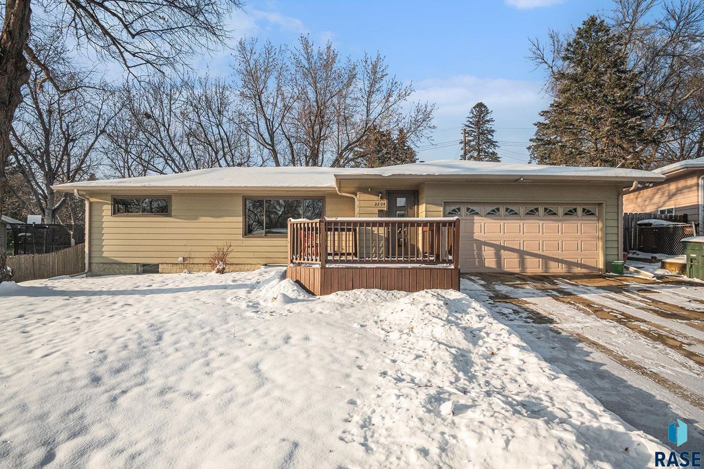2208 E Allen Dr Drive, Sioux Falls, SD 57103