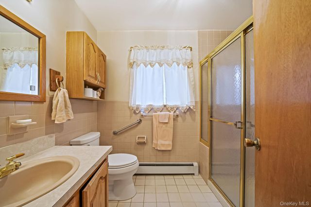 85 Hawthorne Street, Selden, NY 11784