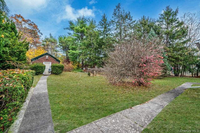 85 Hawthorne Street, Selden, NY 11784