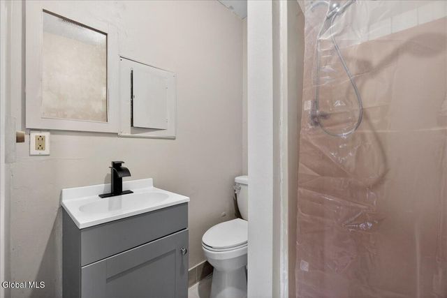 1886 Avenue B APT 1,2,3, Watervliet, NY 12189