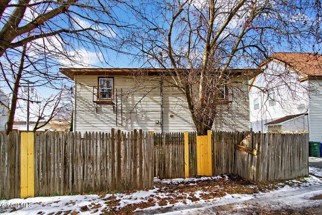 1886 Avenue B APT 1,2,3, Watervliet, NY 12189