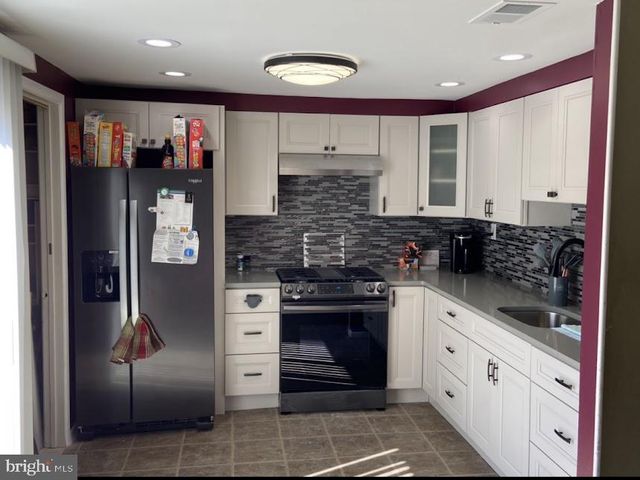 58 VILLANOVA CT, Sicklerville, NJ 08081