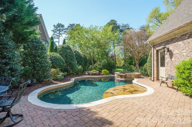 20609 Queensdale Drive, Cornelius, NC 28031