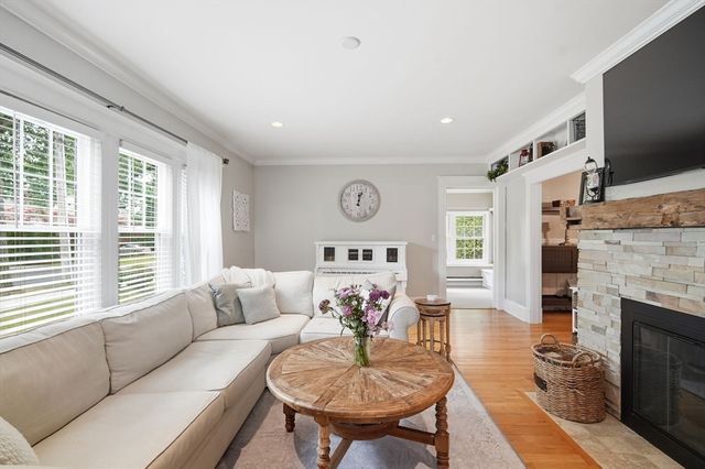 26 Hazelwood Ave, Longmeadow, MA 01106