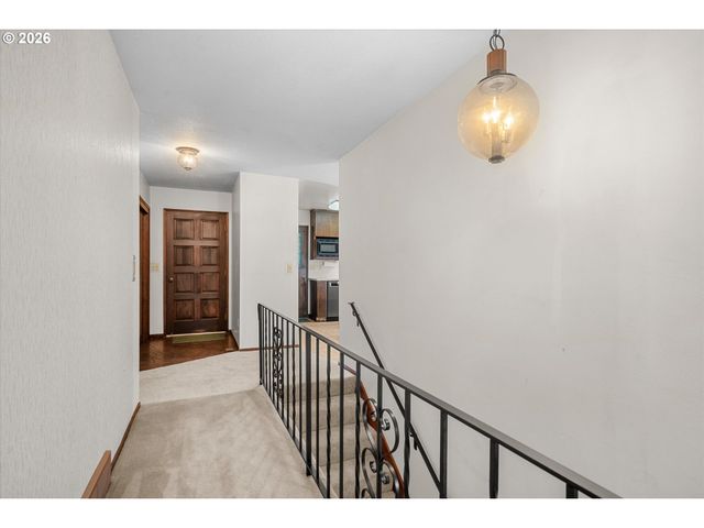 27783 Sw STRAWBERRY HILL Dr, Hillsboro, OR 97123