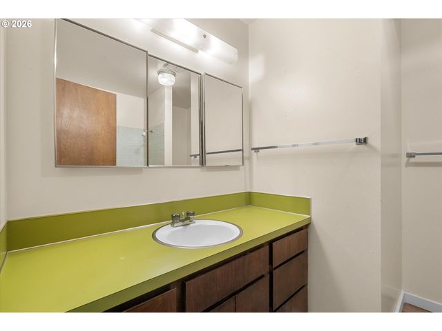 27783 Sw STRAWBERRY HILL Dr, Hillsboro, OR 97123