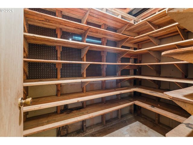 27783 Sw STRAWBERRY HILL Dr, Hillsboro, OR 97123