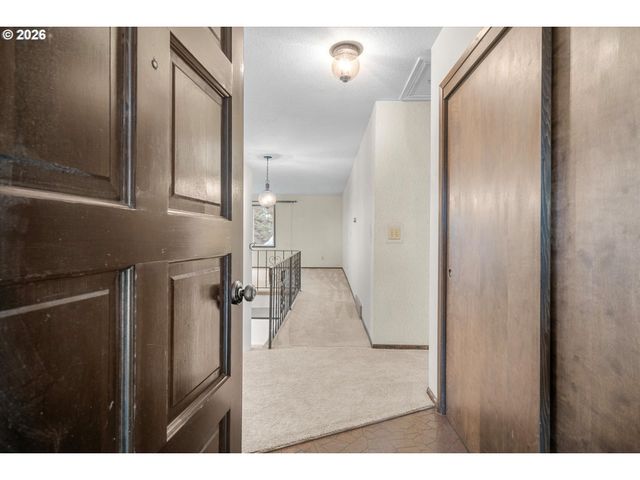 27783 Sw STRAWBERRY HILL Dr, Hillsboro, OR 97123