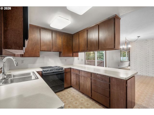 27783 Sw STRAWBERRY HILL Dr, Hillsboro, OR 97123