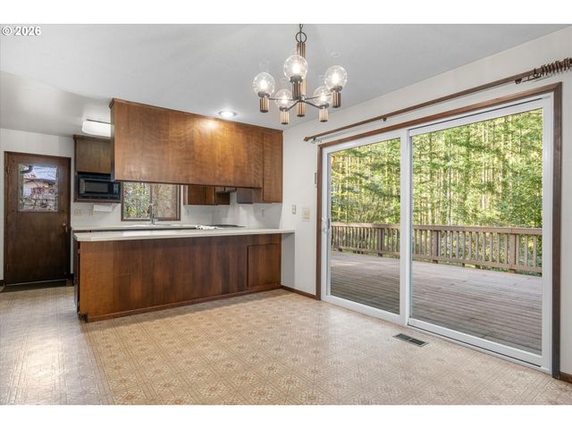 27783 Sw STRAWBERRY HILL Dr, Hillsboro, OR 97123