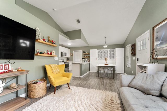 7 BAY COURT PASS, Ocklawaha, FL 32179