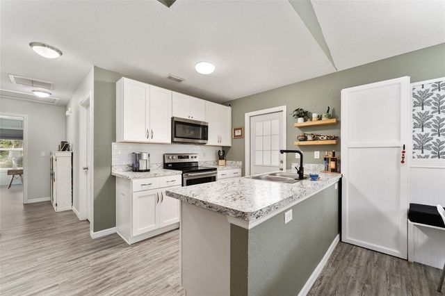 7 BAY COURT PASS, Ocklawaha, FL 32179