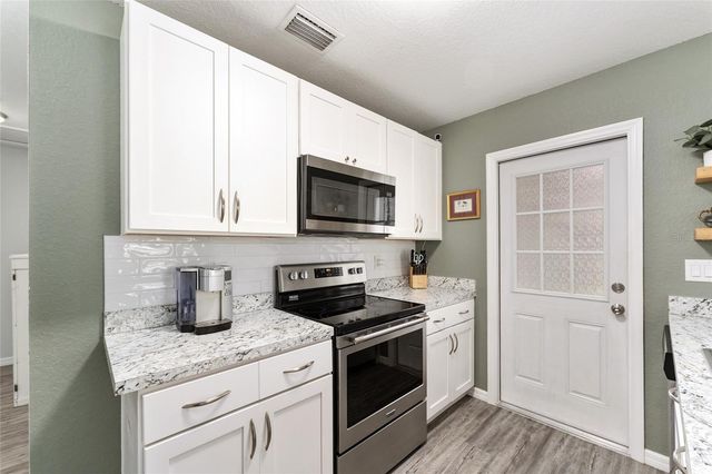 7 BAY COURT PASS, Ocklawaha, FL 32179