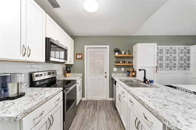 7 BAY COURT PASS, Ocklawaha, FL 32179