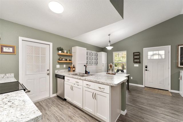 7 BAY COURT PASS, Ocklawaha, FL 32179