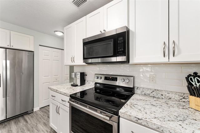 7 BAY COURT PASS, Ocklawaha, FL 32179