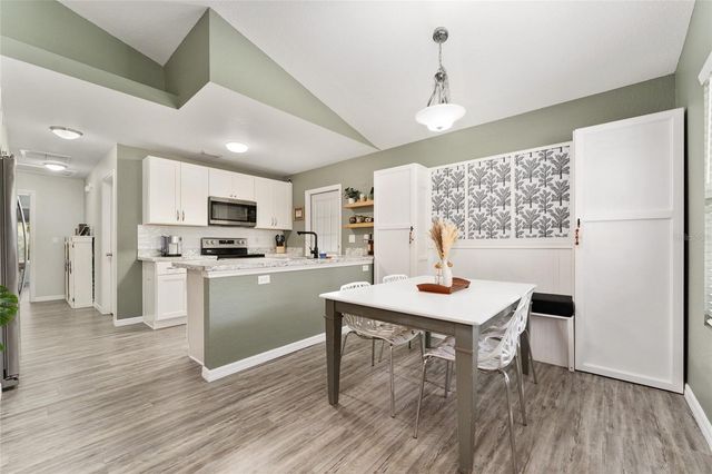 7 BAY COURT PASS, Ocklawaha, FL 32179