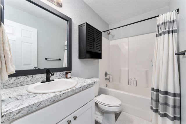 7 BAY COURT PASS, Ocklawaha, FL 32179